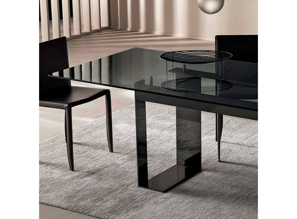 Jídelní stůl s kouřovou skleněnou deskou a kovovou základnou 4 rozměry - Speck Viadurini