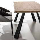 Pevná kovová základna jídelního stolu a dubová dýhovaná deska - Termoli Viadurini
