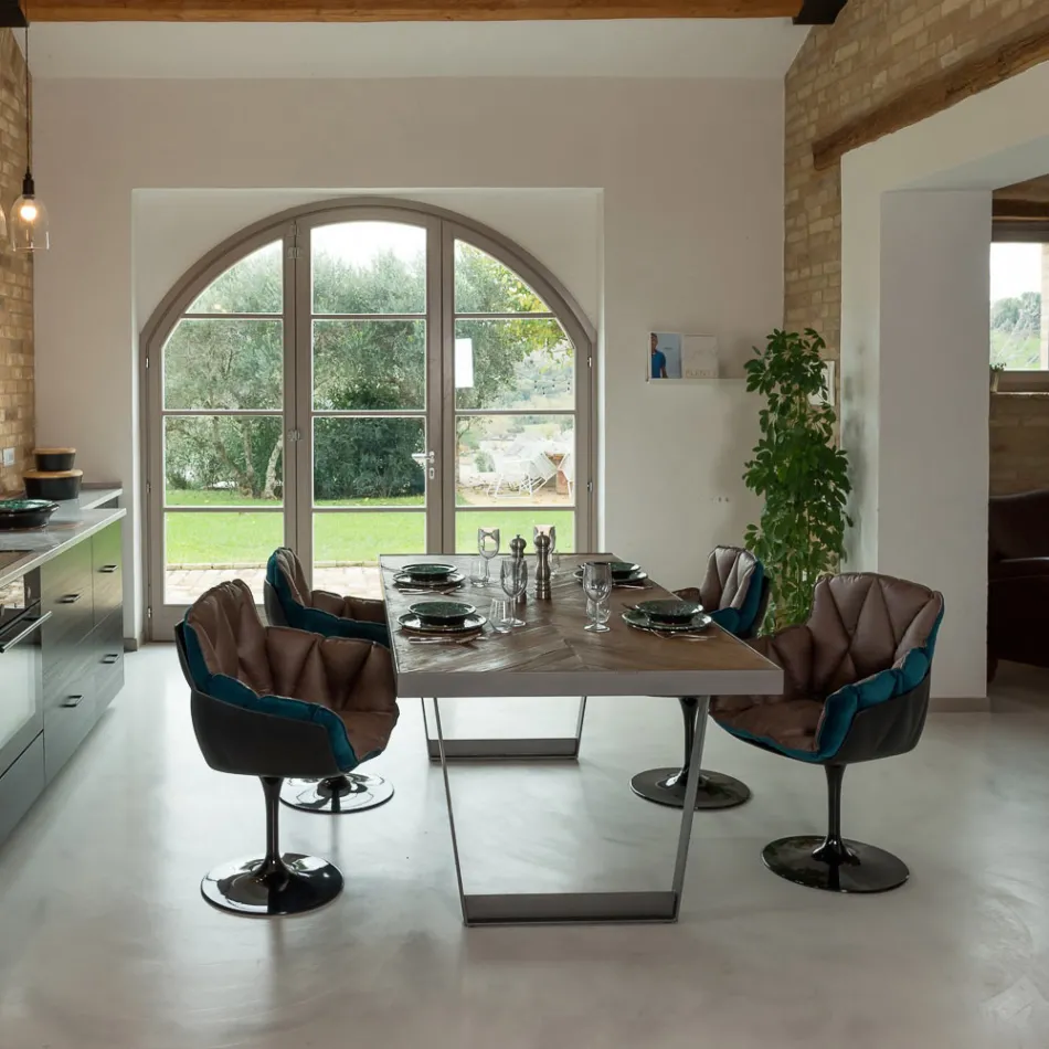 Jídelní stůl z recyklovaného tropického dřeva a kovové nohy – skluzavka Viadurini