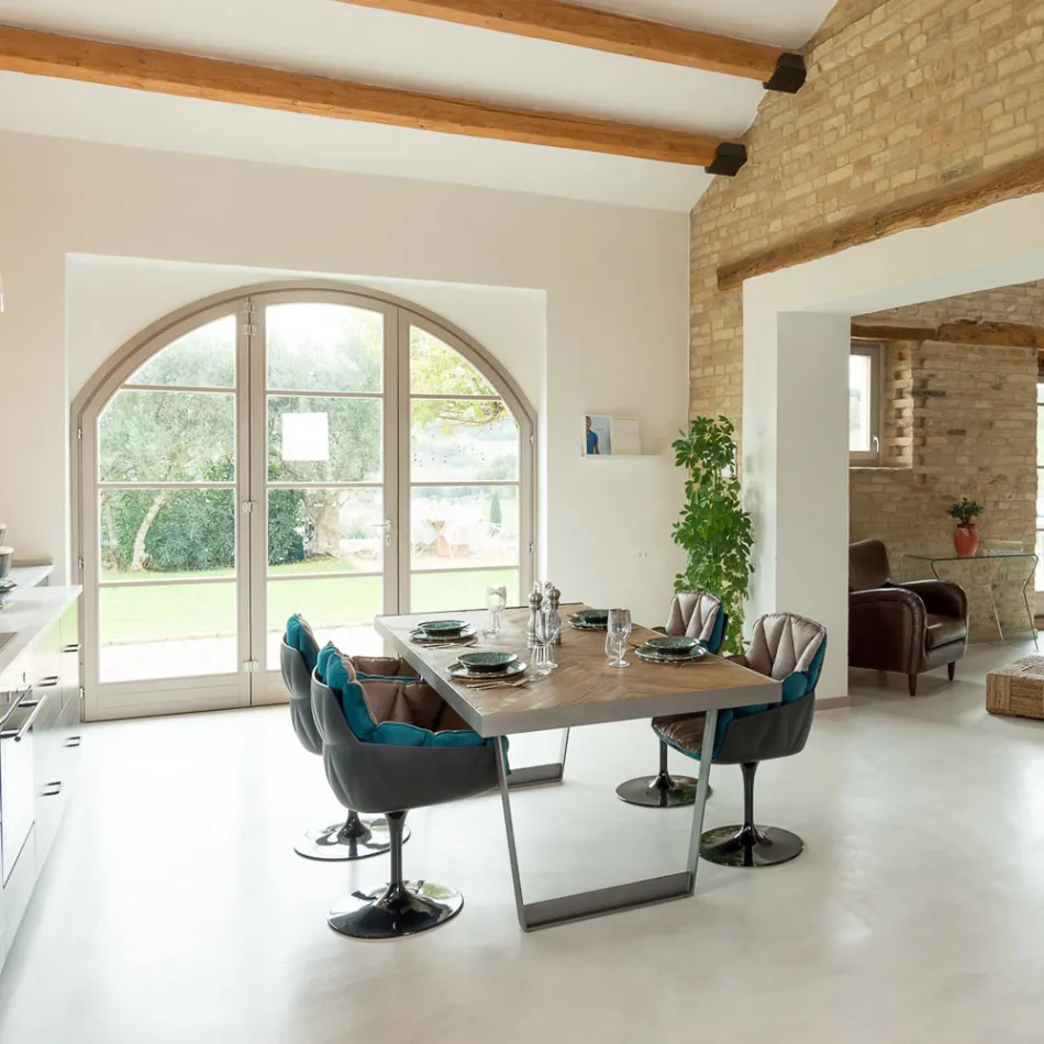 Jídelní stůl z recyklovaného tropického dřeva a kovové nohy – skluzavka Viadurini