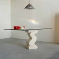 kamenný jídelní stůl a moderní design křišťálové Anteros