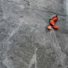 Moderní kulatý jídelní stůl z keramického mramoru a kovového efektu - Jarvis Viadurini