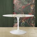 Eero Saarinen Stůl H 74 s oválnou deskou ze zlatého mramoru Calacatta Made in Italy - Scarlet