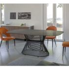 Eliptický jídelní stůl z leštěné keramiky a oceli - Ravi Viadurini