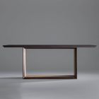 Pevný stůl se zkosenou deskou a dvoubarevnou základnou Made in Italy - Jadis Viadurini