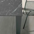 Pevný venkovní stůl z Hpl Alicante a kovová základna Made in Italy - Carl Viadurini