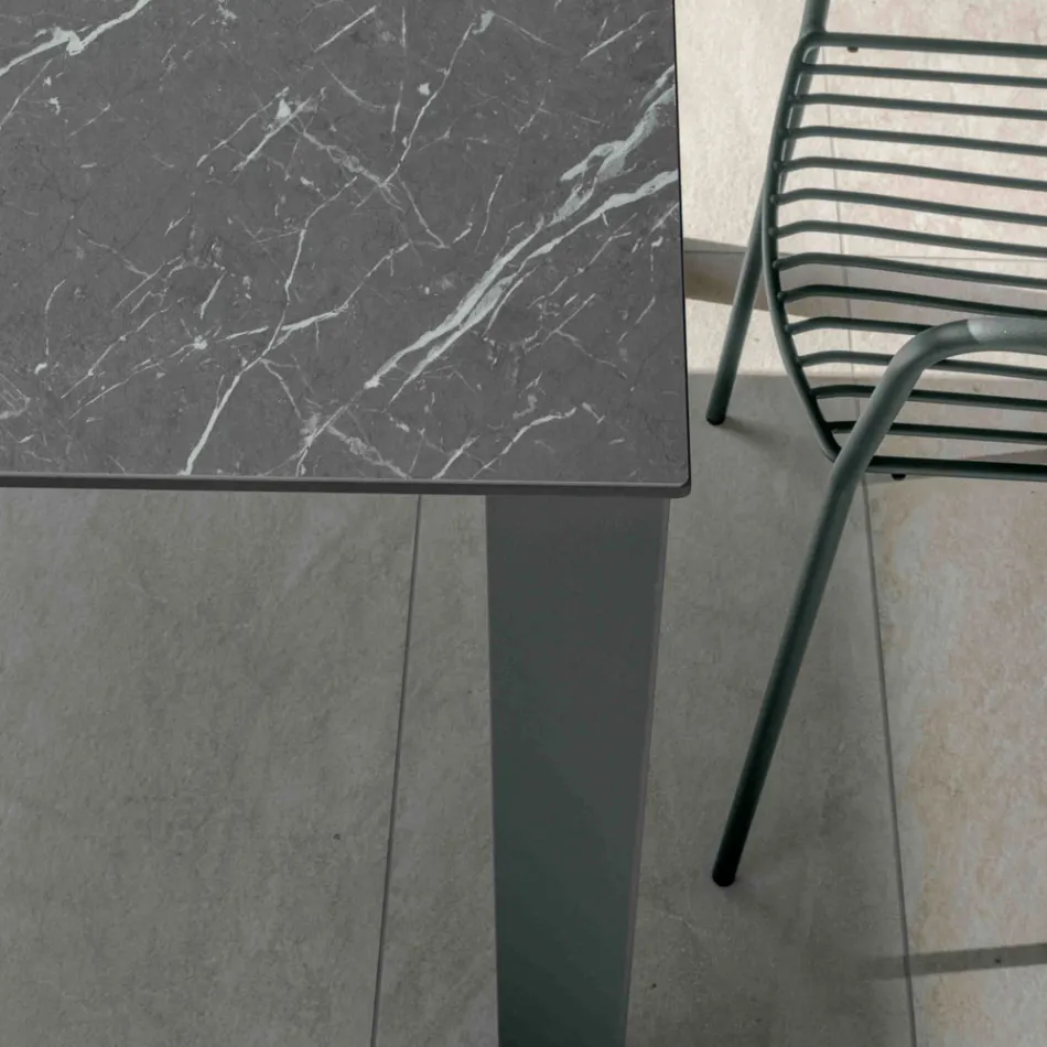 Pevný venkovní stůl z Hpl Alicante a kovová základna Made in Italy - Carl Viadurini