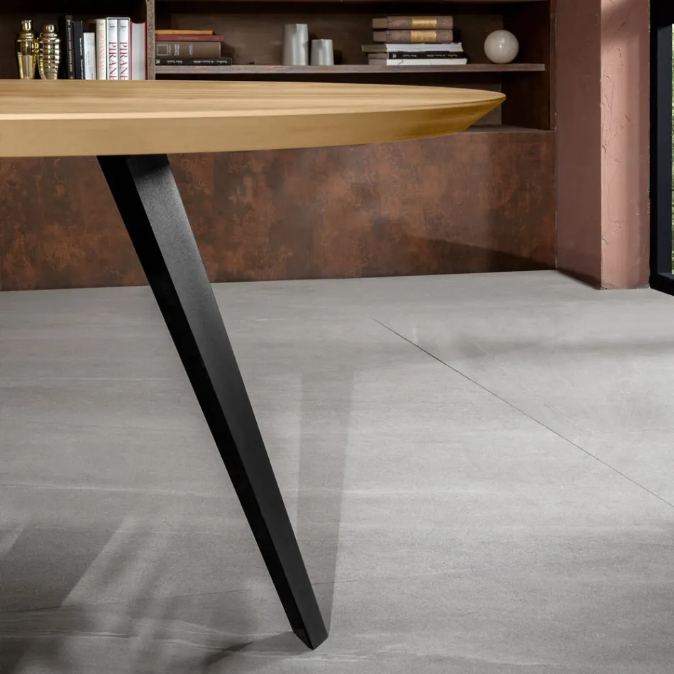 Pevný kulatý stůl s deskou z dubové dýhy a kovovou základnou - Cyclamen Viadurini