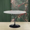 Kulatý stůl Tulipán Eero Saarinen H 73 z carrarského mramoru Statuarietto - Scarlet