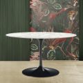 Stůl Tulip Saarinen H 73 s oválnou deskou z carrarského mramoru Made in Italy - Scarlet