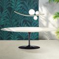Rozkládací stůl Saarinen Tulip V 74 cm, keramika Florim Calacatta Gold Gloss - Scarlet
