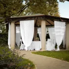 Retro světlý plátěný závěs s organzou a italskou luxusní výšivkou - Marinella Viadurini