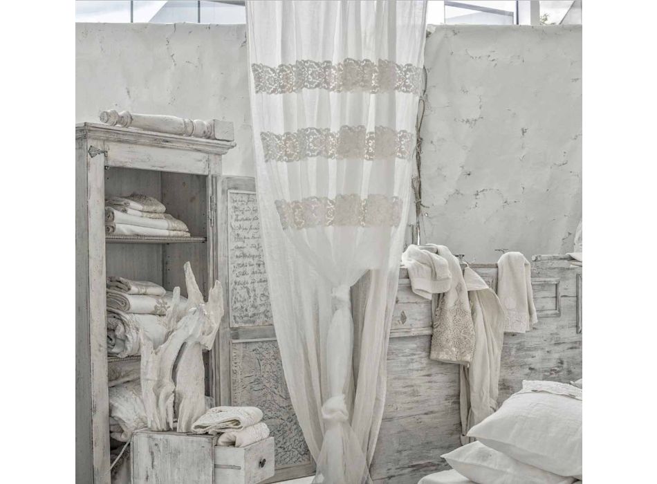 Záclona v bílém plátně s organzou a výšivkovým designem Shabby Made in Italy - Marpessa Viadurini