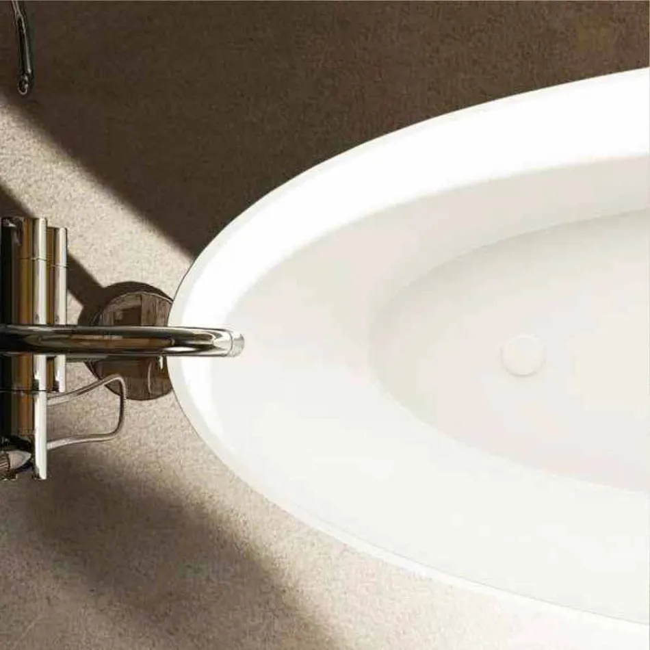 Oválný design volně stojící vana vyrobená v Itálii Albenga Viadurini