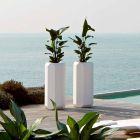 Bílá vnitřní nebo venkovní váza z plastu o 3 velikostech - Gem od Myyour Viadurini