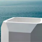 Bílá vnitřní nebo venkovní váza z plastu o 3 velikostech - Gem od Myyour Viadurini