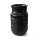 Dekor vázy v bílém carrarském mramoru a černém designu Marquinia - Calar Viadurini