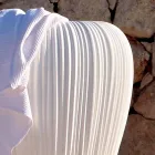 Vnitřní nebo venkovní dekorační váza z polyethylenu 2 kusy - kůže od Myyour Viadurini