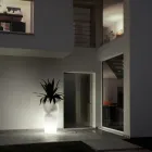 Světlá venkovní váza z neprůhledného polyetylenu vyrobená v Itálii - hrdá Viadurini