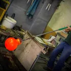 Kulatá vnitřní váza z barevného skla Murano vyrobená v Itálii - Asper Viadurini