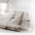 Obdélníkový podnos z bílého mramoru s moderními žilkami vyrobený v Itálii - Stora Viadurini