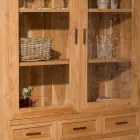 Vitrína do obývacího pokoje Sanda z masivního teakového dřeva se 4 dvířky a 3 zásuvkami Viadurini