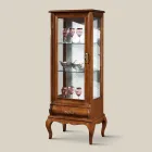 Luxusní vitrína do obývacího pokoje z klasického ořechového dřeva Made in Italy – Hastings Viadurini